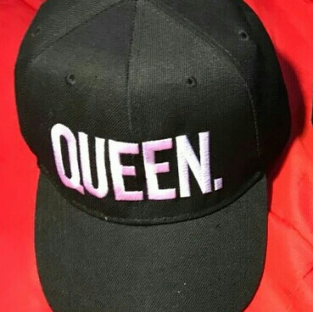 Queen Snap Cap